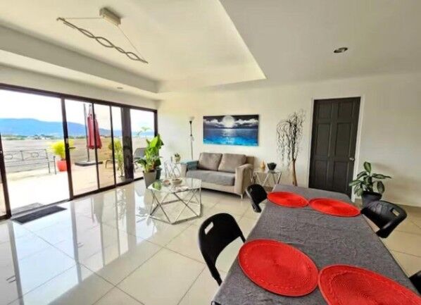 Se vende moderna casa de 2 plantas con terraza en Alajuela 26-142 in Alajuela — $395,000