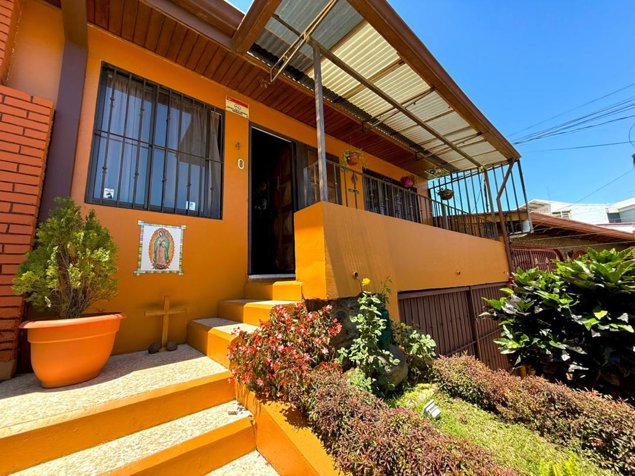 Hermosa Casa grande en Venta en Rohrmoser in Pavas, San José — ₡ 135 000 000 - Photo 2 of 44