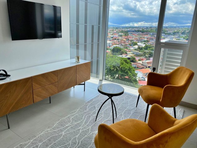 Venta de loft amueblado con vista abierta, Freses. (FE) en Curridabat, San José — $130,000 - Foto 3 de 9