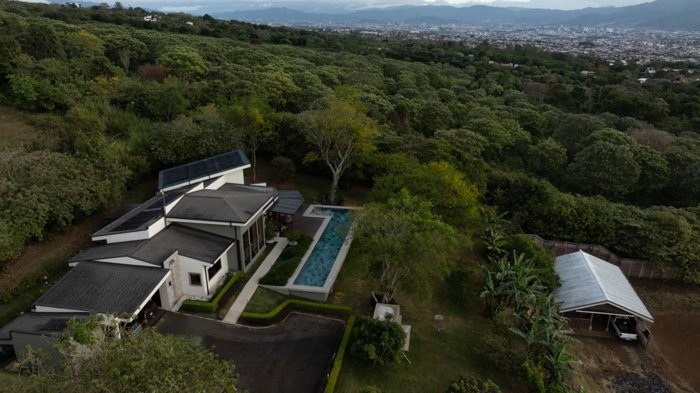 SE VENDE PROPIEDAD DE LUJO EN BARVA DE HEREDIA 5322m2 in Barva, Heredia — $974,000 - Photo 3 of 53