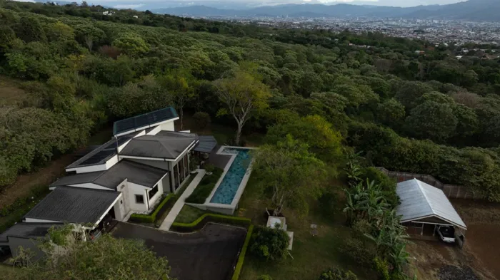 SE VENDE PROPIEDAD DE LUJO EN BARVA DE HEREDIA 5322m2 en Barva, Heredia — $974,000 - Foto 3 de 53