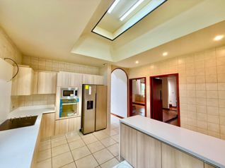 Venta o Alquiler Casa Condominio El Sol, San Rafael de Escazú en San Rafael, Escazú, San José — $5,000 - Foto 3 de 38