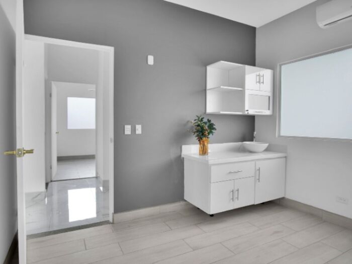 ALQUILER DE CONSULTORIO, SAN JOSÉ, LOS YOSES - 9555833 in San Pedro, Montes De Oca, San José — $650