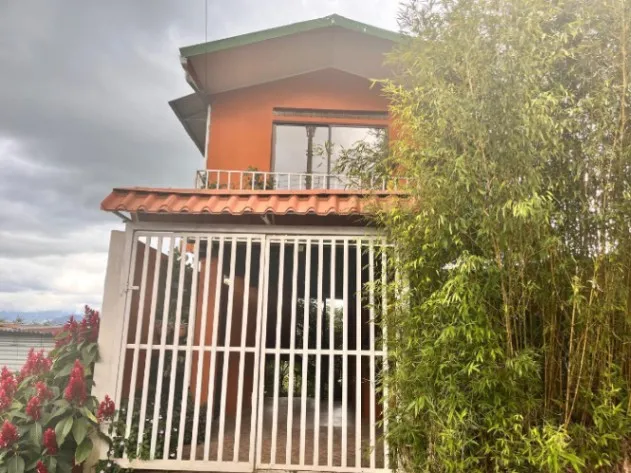 Spacious house for sale with terrace, 4 bedrooms and natural surroundings #26-844 GS in Aserrí, San José — $178,500