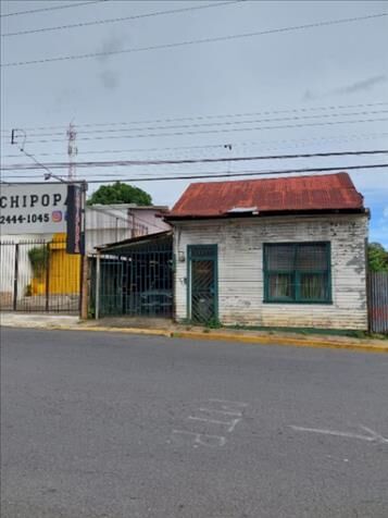 BELLA Y ÚTIL PROPIEDAD EN EL CENTRO DE GRECIA.  in Grecia, Alajuela — ₡ 140 000 000