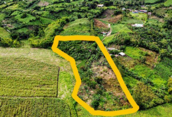 VENTA DE HERMOSA QUINTA EN aAENJAL, PARAISO DE CARTAGO en Santiago, Paraíso, Cartago — ₡ 65 000 000