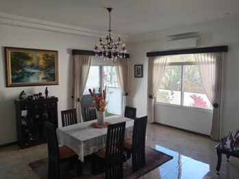 Casa con lujo y comodidad en amplio lote. Guachipelín, Escazú in San Rafael, Escazú, San José — $980,000 - Photo 4 of 15