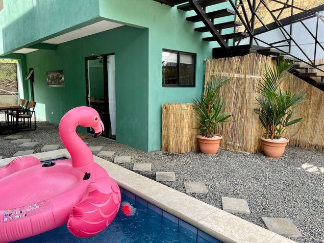Bella Casa y Apartamentos (3 Unidades Independientes) en Jacó, Garabito, Puntarenas — $380,000