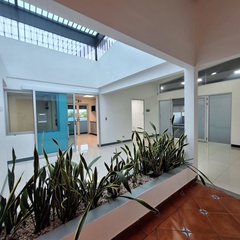 Alquiler de edificio para oficinas. consultorios, en Rohrmoser in Pavas, San José — ₡ 6 000 000