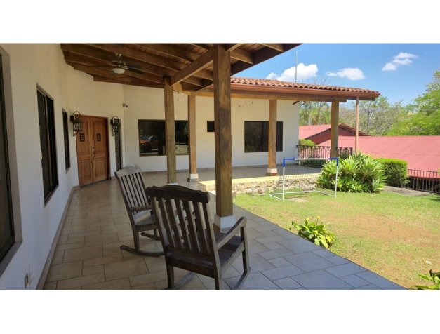 Casa en venta en Alajuela, La Guacima. Una planta, 5PVV9949426 en Guácima, Alajuela — ₡ 230 000 000 - Foto 2 de 20