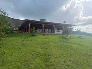 Casa con Vista 360 y clima fresco en zona Alta a 20min de La Fortuna en Monterrey, San Carlos, Alajuela — 125 000 000 ₡ - Foto 2 de 19