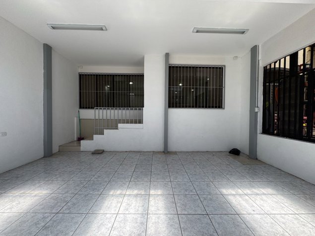 Oportunidad de Inversión: Casa Familiar Multinivel con Amplios Espacio en Ulloa, Heredia — ₡ 91 000 000 - Foto 3 de 63