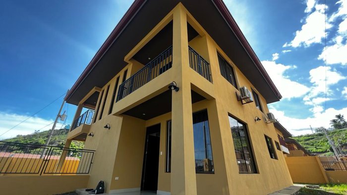Venta de Casa en Jaco a pocos minutos de la playa. en Jacó, Garabito, Puntarenas — $239,700 - Foto 2 de 24