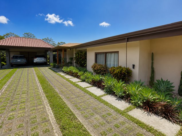 Casa de Una Planta en Venta en Piedades de Santa Ana, con Terreno in Piedades, Santa Ana, San José — $733,000 - Photo 3 of 22