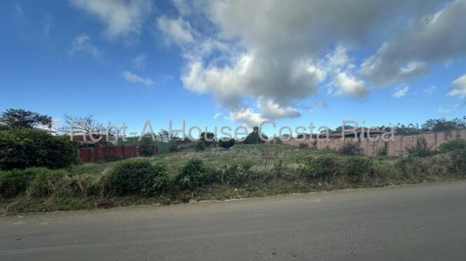 Venta de Lote en San Isidro-Heredia. RAH 26-1479 PRECIO REBAJADO en San Isidro, Heredia — $480,000