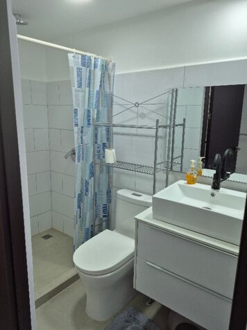 Apartamento Semi Amueblado en Alquiler en Khaya, Curridabat in Curridabat, San José — $1,000