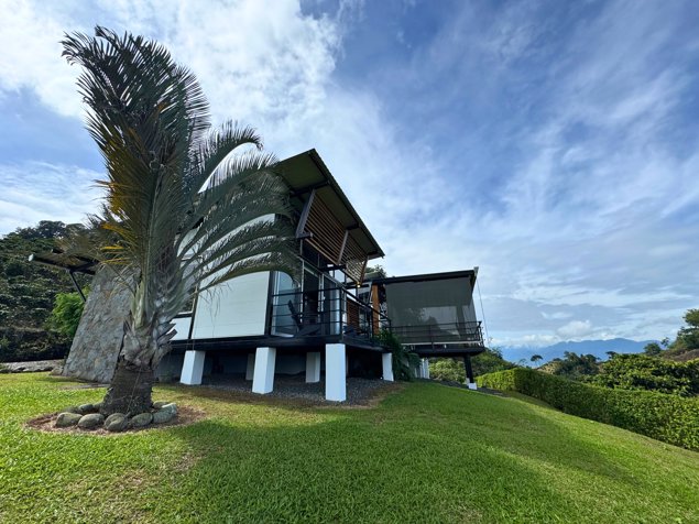Casa Moderna Amueblada en Venta Pavones Turrialba Terreno 5.000 m² in Pavones, Turrialba, Cartago — $295,000