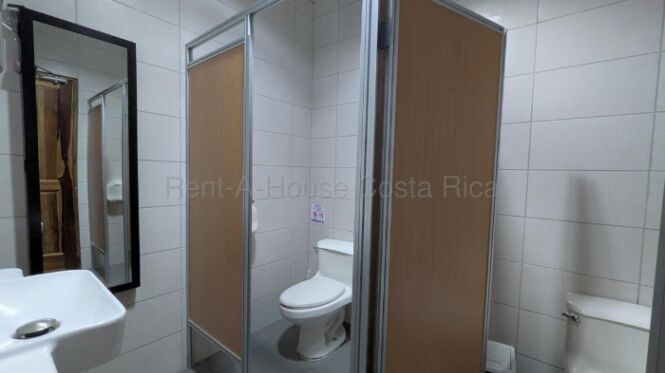Alquiler de Oficina en Barrio Dent, San José. RAH 26-1578 in Carmen, San José — $750
