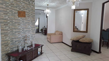Amplia casa en San Ramón de Tres Ríos 5 dormitorios, jardínes en Tres Ríos, La Unión, Cartago — 450 000 000 ₡ - Foto 5 de 48