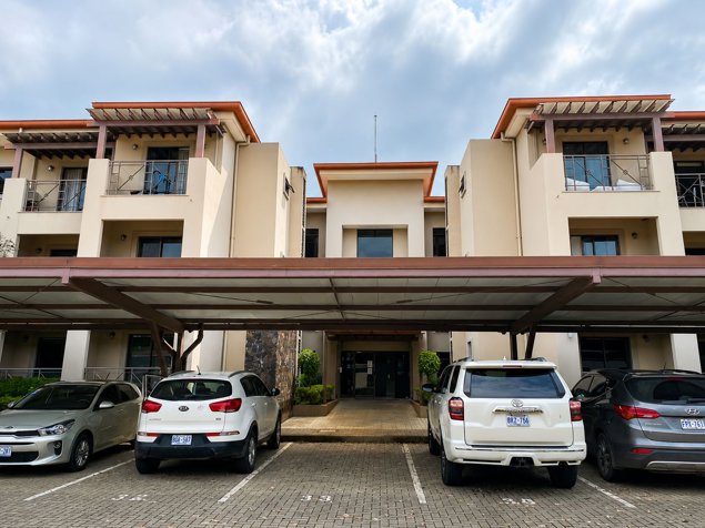 Apartamento con 3 habitaciones con aire acondicionado y 2 parqueos en Brasil, Santa Ana, San José — $190,000
