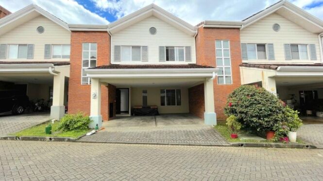 Venta de Casa en San Antonio de Escazú. RAH 26-184 in San Antonio, Escazú, San José — $230,000