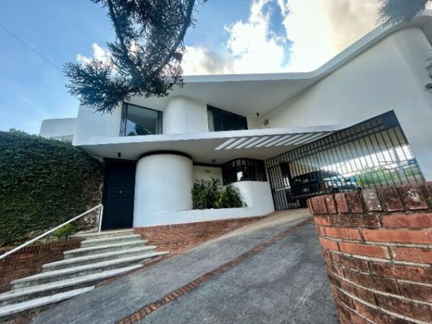 VENTA DE EXCLUSIVA CASA, SAN JOSE, CURRIDABAT, PINARES  in Granadilla, Curridabat, San José — $475,000