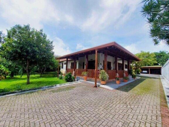 Se venden casa y 2 apartamentos con amplio lote en Santa bárbara Heredia 24-1075 in Jesús, Santa Bárbara, Heredia — ₡ 233 000 000