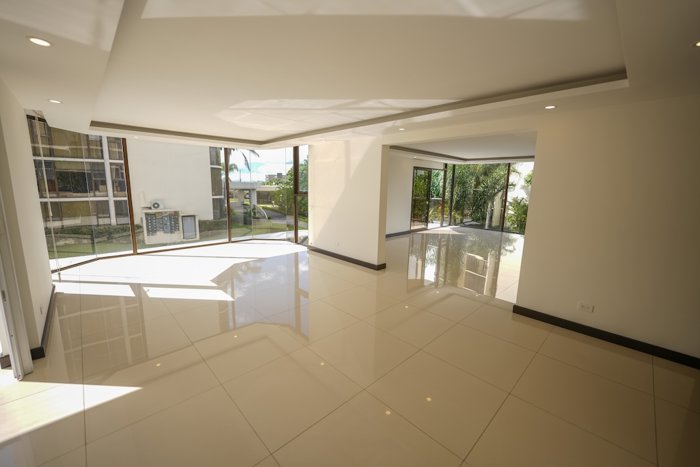 Apartamento de 3 Habitaciones en Bello Horizonte de Escazú in Escazú, San José — $380,000