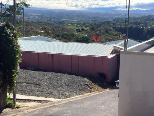 BELLÍSIMA PROPIEDAD MUY CÉNTRICA EN ATENAS.  en Atenas, Alajuela — ₡ 22 000 000
