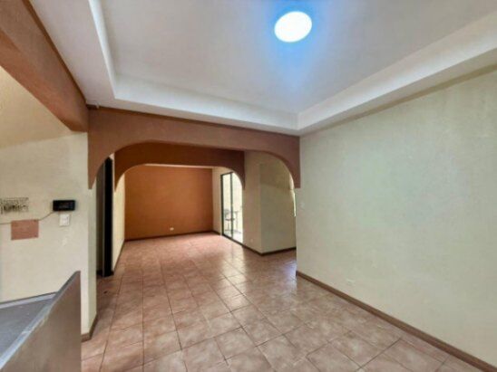 Se vende espaciosa casa en condominio de Mercedes Heredia 26-106 en Mercedes, Heredia — $165,000