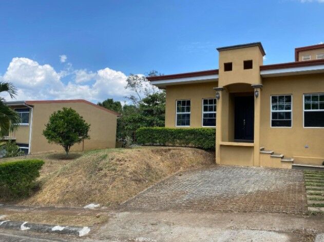 Venta de Casa en Grecia, Alajuela.  en Puente De Piedra, Grecia, Alajuela — $175,000
