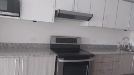 SE VENDE BELLÍSIMO APARTAMENTO EN HEREDIA.  en Heredia — $178,000 - Foto 3 de 6