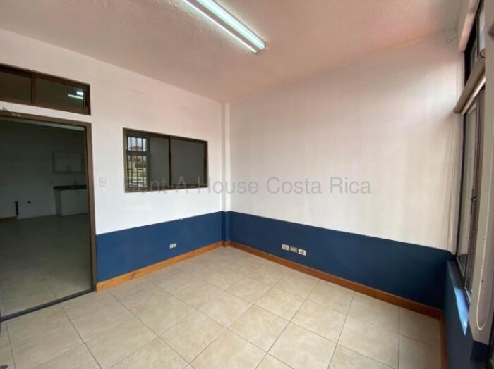 Edificio de uso mixto con rentas activas en ubicación estratégica #26-2121 GS en Carmen, San José — $470,000