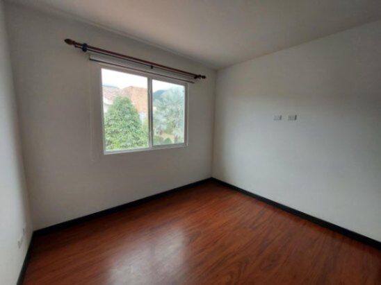 Casa en pequeño condominio de pocas casas. San Antonio. in San Antonio, Escazú, San José — $220,000