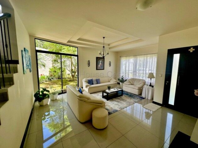 Casa moderna en venta en Condominio en Granadilla de Curridabat #26-1884 GS in Granadilla, Curridabat, San José — $568,000