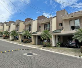 Casa en condominio en alquiler Ciudad Colon