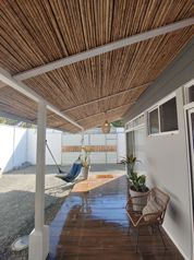 Casa Moderna de 3 Habitaciones en Bahía Ballena, Uvita en Bahía Ballena, Osa, Puntarenas — $264,000 - Foto 5 de 61