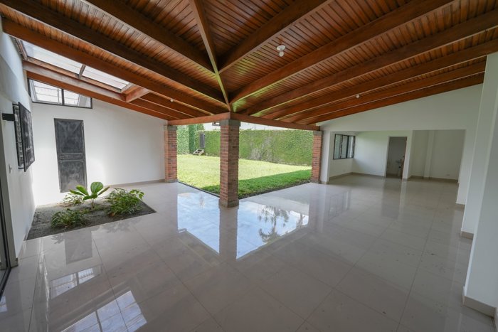Casa Independiente de 4 Habitaciones en Rohrmoser in Pavas, San José — $2,800