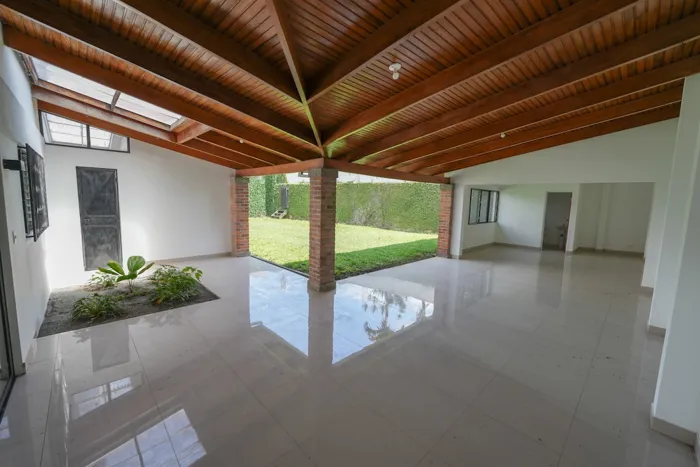 Casa Independiente de 4 Habitaciones en Rohrmoser en Pavas, San José — $2,800