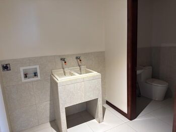 Alquiler de Apartamento Moderno en Condominio  26-633 in San Rafael, Escazú, San José — $2,400 - Photo 4 of 15