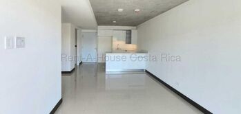 Apartamento con balcón, amenidades modernas y excelente ubicación en el este #26-1642 GS en Granadilla, Curridabat, San José — $1,150 - Foto 5 de 9