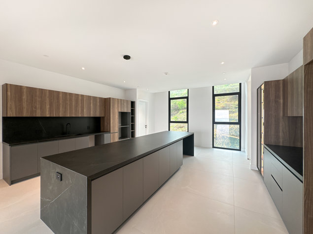 Oasis Apartment, espectacular y amplio apartamento nuevo in Santa Ana, San José — $1,695,000