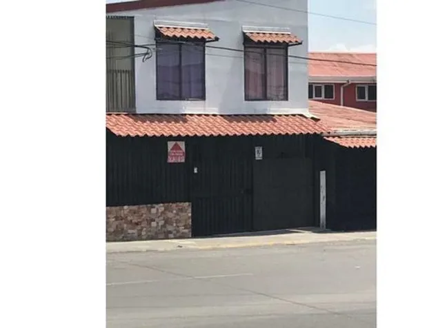 Casa y Apartamentos en San Antonio de Coronado en Zona Comercial en San Antonio, Alajuelita, San José — $223,000 - Foto 2 de 7