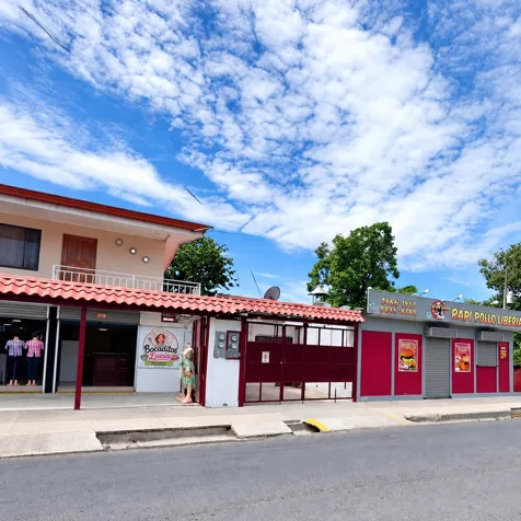 EN VENTA PROPIEDAD COMERCIAL EN LIBERIA, GUANACASTE | 6 LOCALES COMERCIALES Y 2 APARTAMENTOS en Liberia, Guanacaste — ₡ 170 000 000