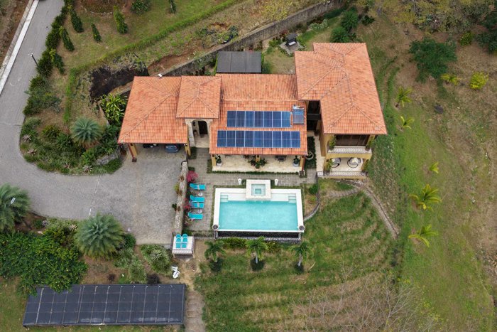Luxury Tuscan Estate With Infinity Pool & View - Atenas en Atenas, Alajuela — $1,750,000 - Foto 3 de 59
