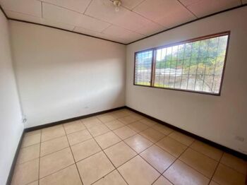 Se vende espaciosa casa con patio en Santo Tomas de Heredia 25-1056 en Santo Tomás, Santo Domingo, Heredia — $435,000 - Foto 4 de 22