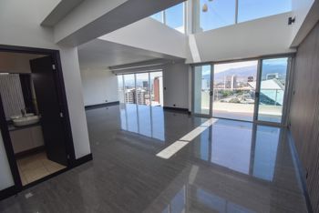 Penthouse de 3 habitaciones en La Sabana en Mata Redonda, San José — $4,800 - Foto 3 de 40