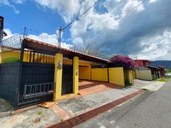 Venta de Casa en Escazú. RAH 25-1807 in Escazú, San José — $260,000