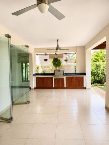 VENDO EXCELENTE CASA EN PIEDADES DE SANTA ANA. in Piedades, Santa Ana, San José — $575,000