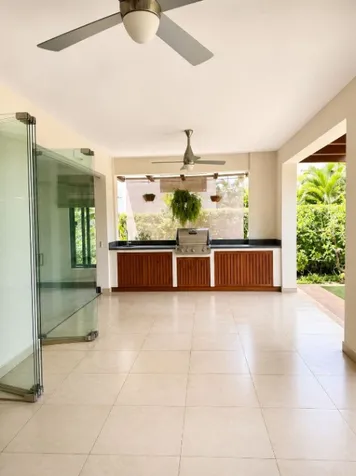 VENDO EXCELENTE CASA EN PIEDADES DE SANTA ANA. en Piedades, Santa Ana, San José — $575,000 - Foto 2 de 10